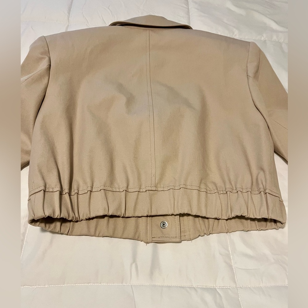 Cropped jacket with shoulder pads - Picture 7 of 8